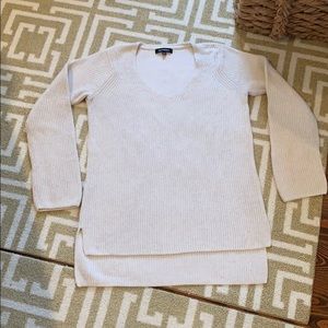 525 America cream vneck sweater size small